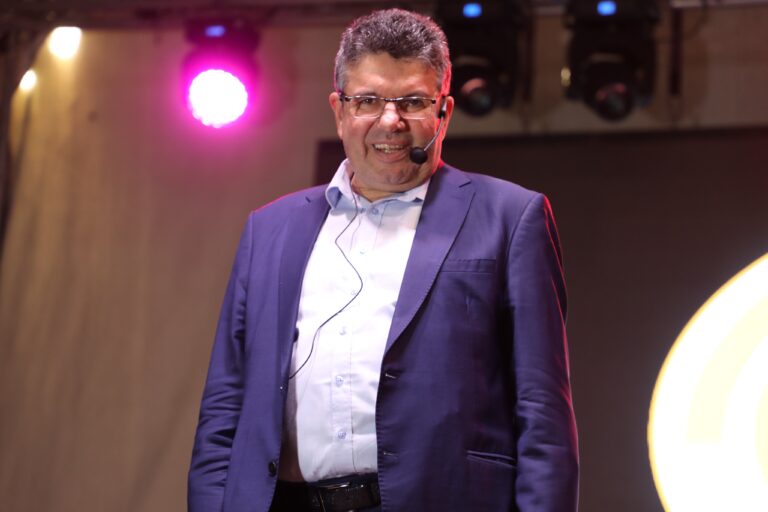 ÜNLÜ YAZAR ALİŞAN KAPAKLIKAYA RAMAZAN ETKİNLİKLERİNDE