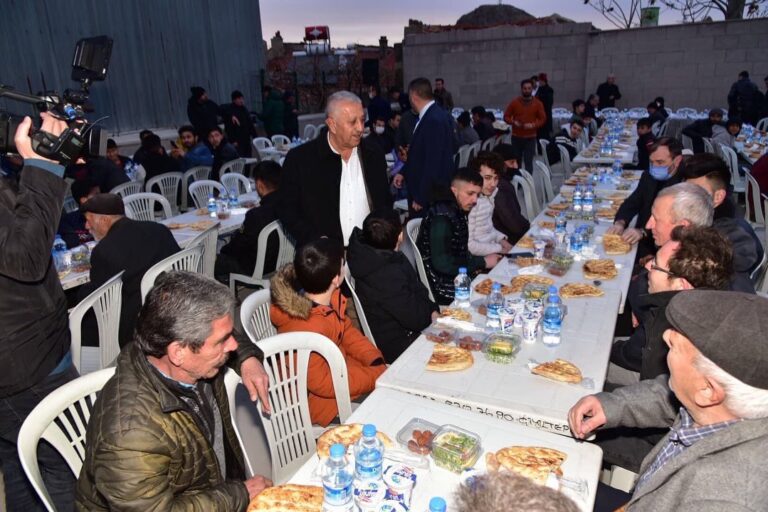 İLK GÖNÜL SOFRASINI BURMALI MAHALLESİ´NDE KURDUK