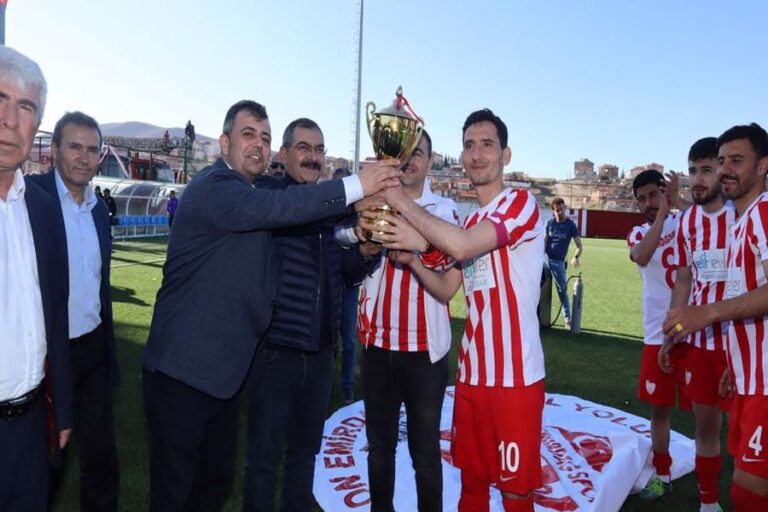 Şampiyon Emirdağ Spor Kupasını Aldı