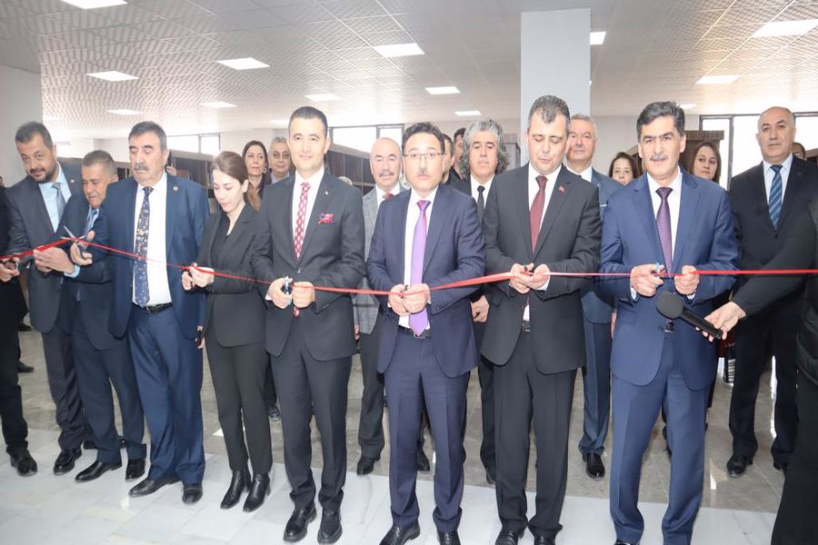 Emirdağ Millet Kütüphanesi düzenlenen açılış programıyla hizmete açıldı. Emirdağ Belediyesi