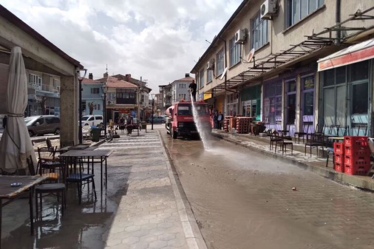Pazar Yerinde Temizlik Çalışmaları Gerçekleştirildi