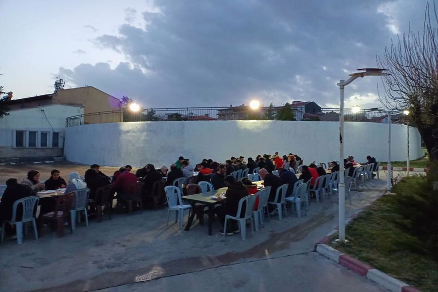 Yardımlaşma ve dayanışmanın en üst düzeye çıktığı ramazan ayında, iftar