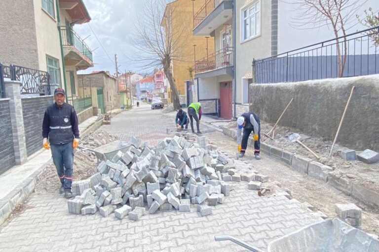 Çilli Mahallesi’nde Kilit Parke Bakım Onarım Çalışmaları Gerçekleştiriliyor