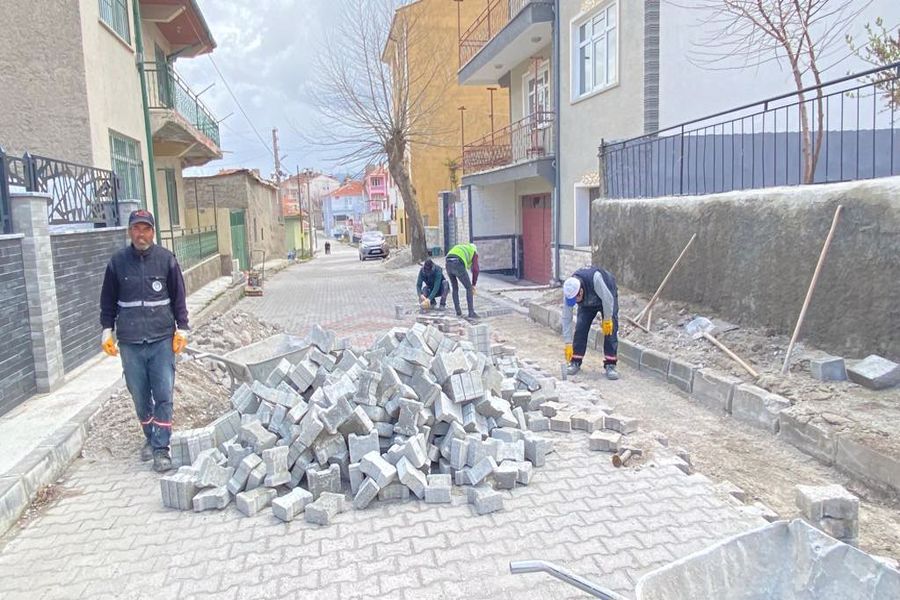 Bozulan parke yolları tamir edilerek vatandaşlarımızın hizmetine sunan ekiplerimiz, ihtiyaç