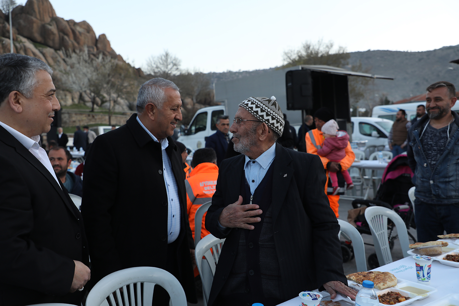 GÖNÜL SOFRALARINDA VATANDALARIMIZLA BRLKTE OLMAYA DEVAM EDECEZ         Belediyemiz tarafndan