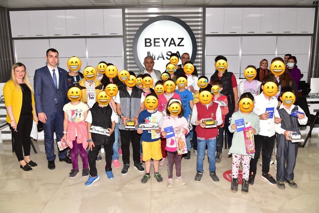 HAYIRSEVERLERMZDEN ÇOCUKLARA YARDIM EL           Belediyemizin ihtiyaç sahibi vatandalarmza olan