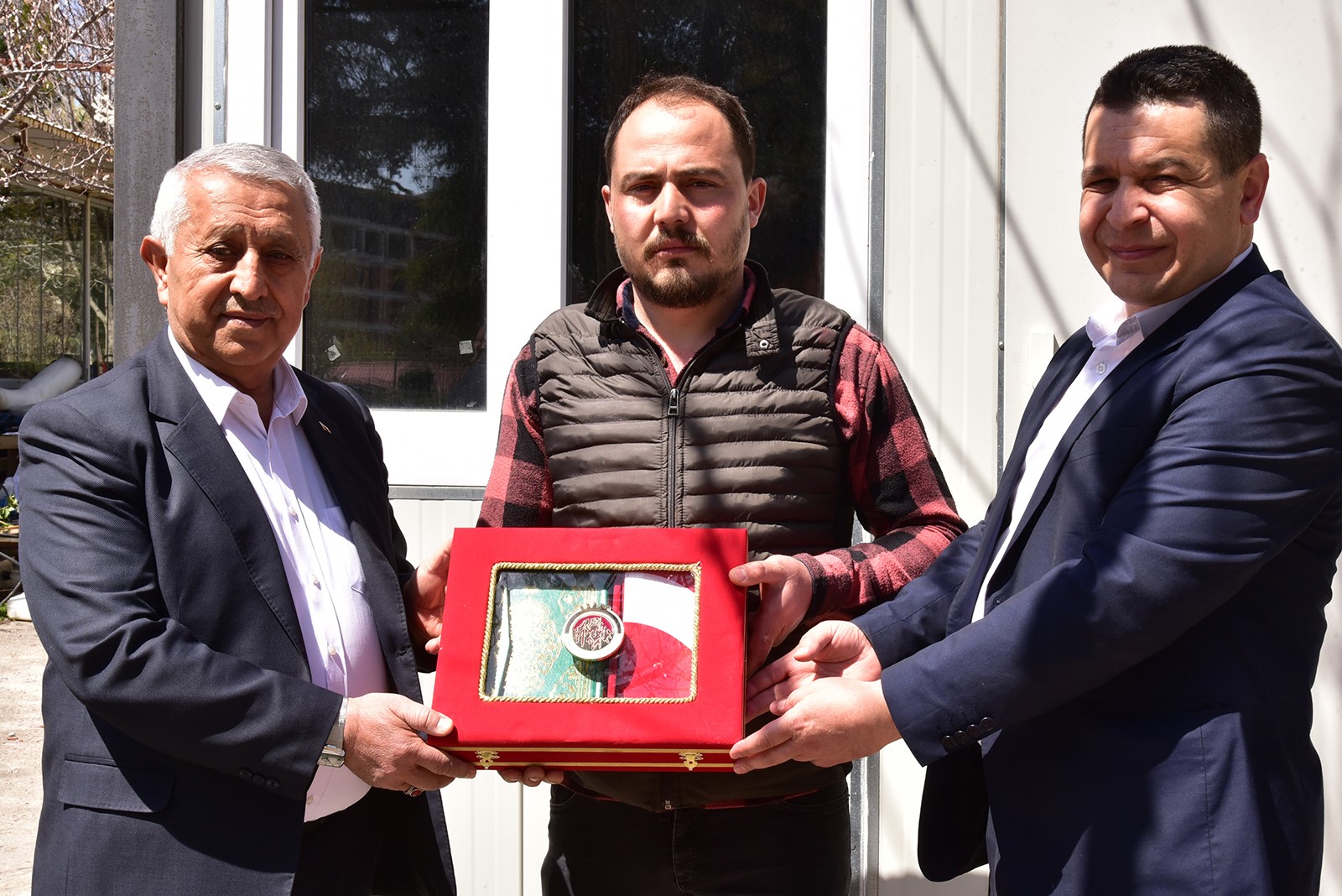 AL ÇETNKAYA MAHALLES’NE ZYARET          Belediye Bakanmz Mehmet Zeybek, mahalle ziyaretleriyle