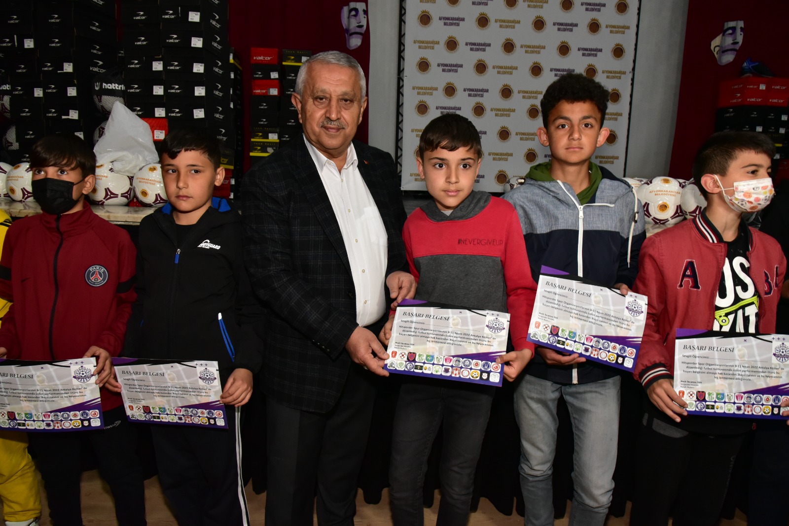 AMATÖR SPOR KULÜPLERNE MALZEME DESTE                ehrimizde sporun gelimesi noktasnda