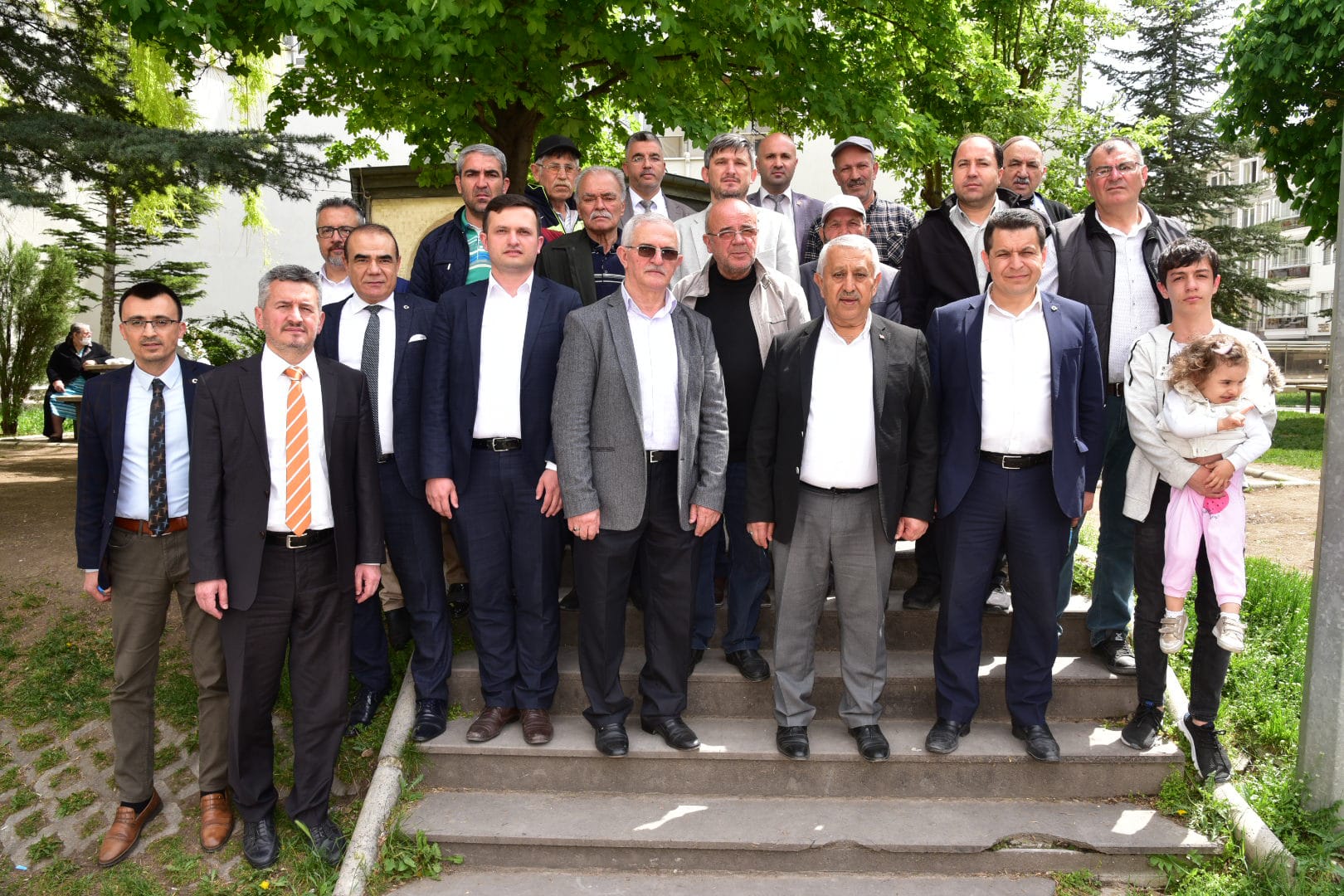 ZEYBEK BAKAN KASIMPAA MAHALLES’NDE           Belediye Bakanmz Mehmet Zeybek, Kasmpaa