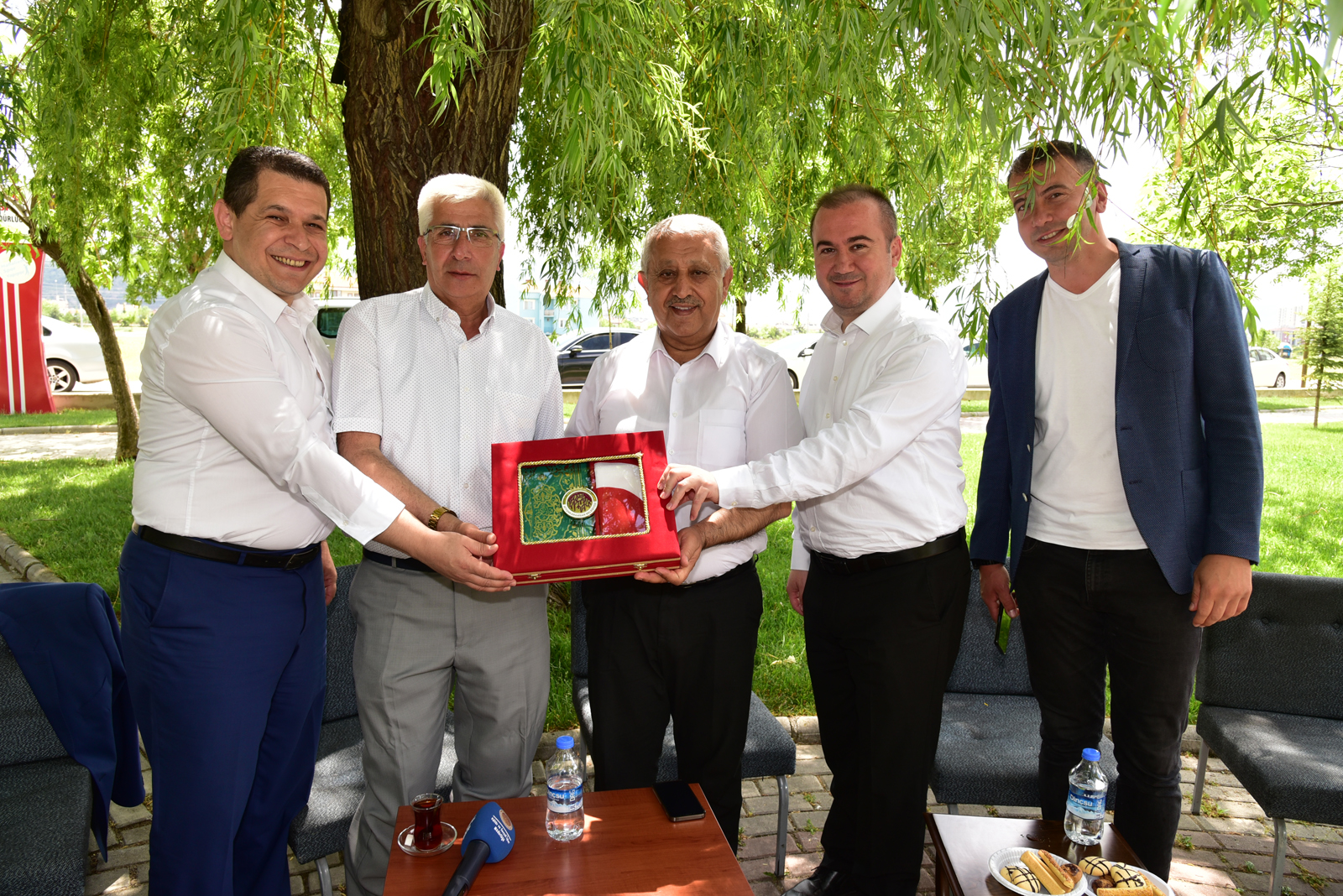 ZEYBEK BAKAN’DAN ERTURUL GAZ MAHALLES’NE ZYARET                 Belediye Bakanmz Mehmet