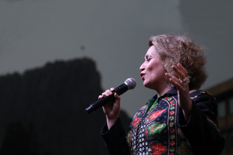 TÜRK DÜNYASININ GÜÇLÜ SESİ AZERİN’DEN UNUTULMAZ KONSER