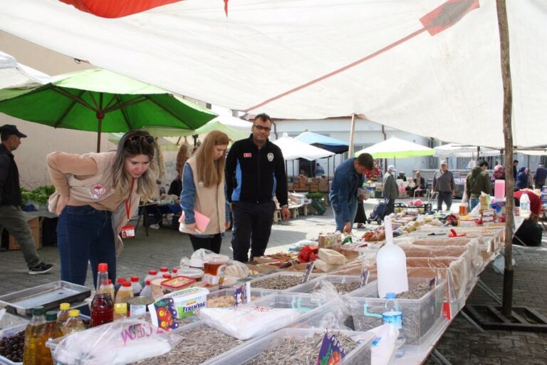 Zabıta Ekiplerimiz Kapalı Pazar Yeri’nde Gıda Denetimi Yaptı