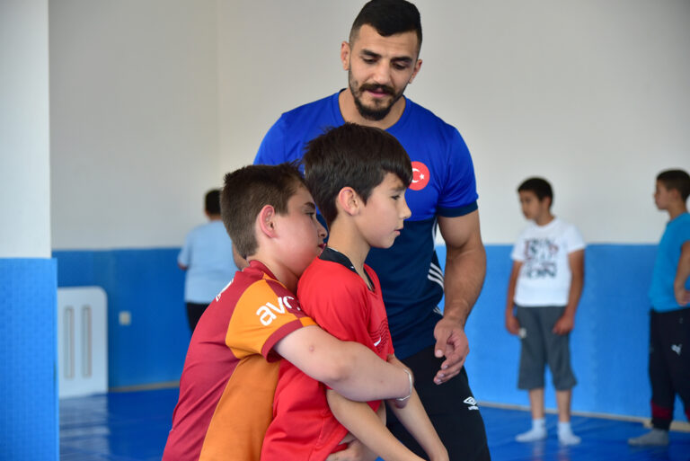 YARIM DÜNYA SÜLEYMAN GÜREŞ EĞİTİM MERKEZİ