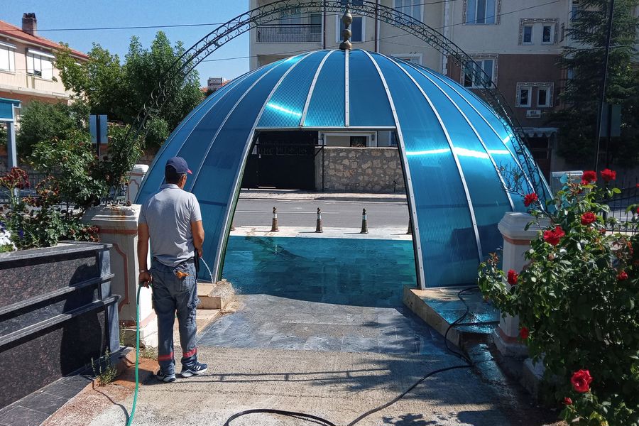 Emirdağ Belediyesi, Kurban bayramı öncesinde ilçedeki mezarlıklarda genel temizlik çalışması