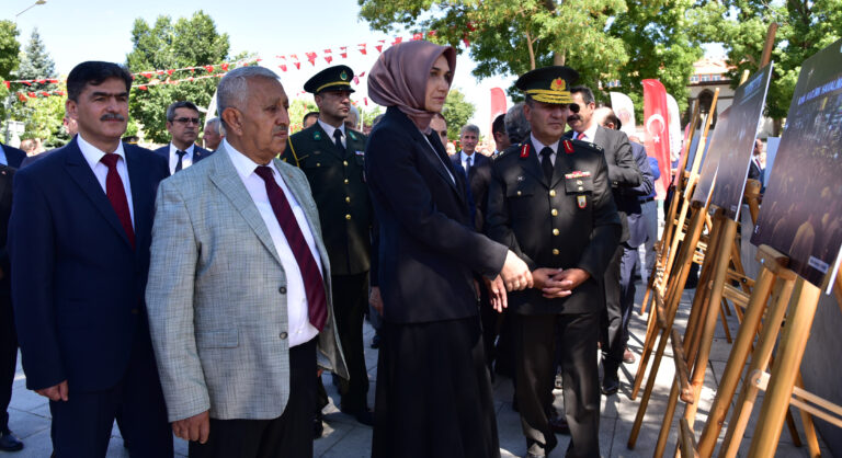15 TEMMUZ FOTOĞRAF SERGİSİ AÇILDI