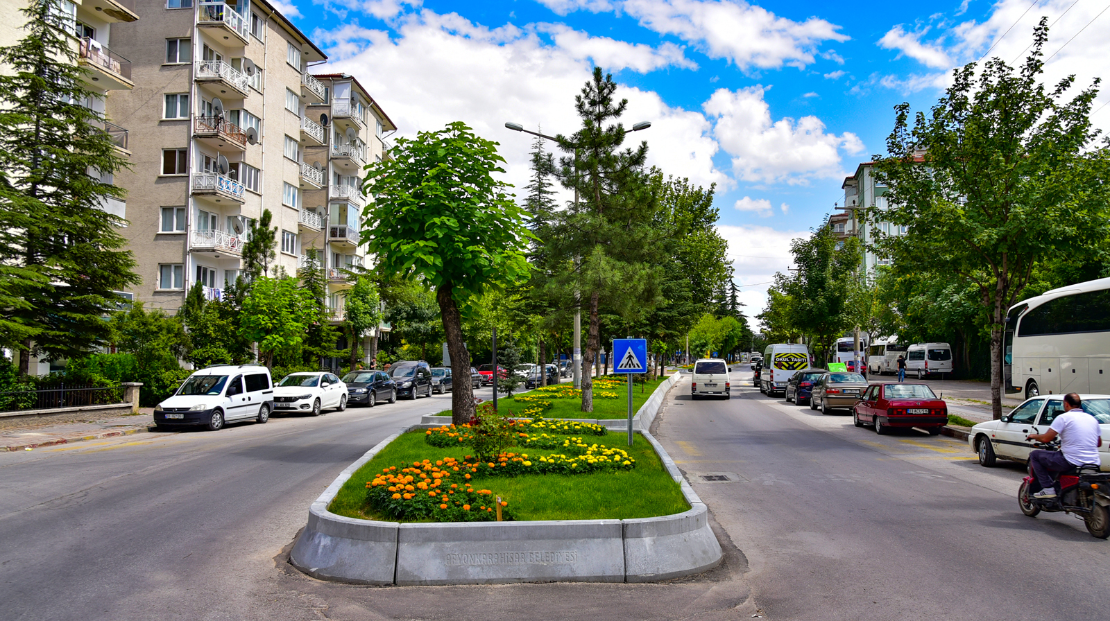 KAVAK VE ORTA REFÜJLER MODERN BR GÖRÜNÜME KAVUUYOR YELYOL MD