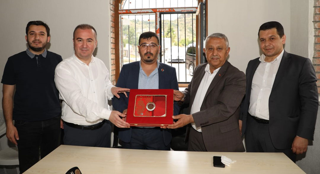 ZEYBEK BAKAN HAMDYE MAHALLESNDE      Belediye Bakanmz Mehmet Zeybek’in