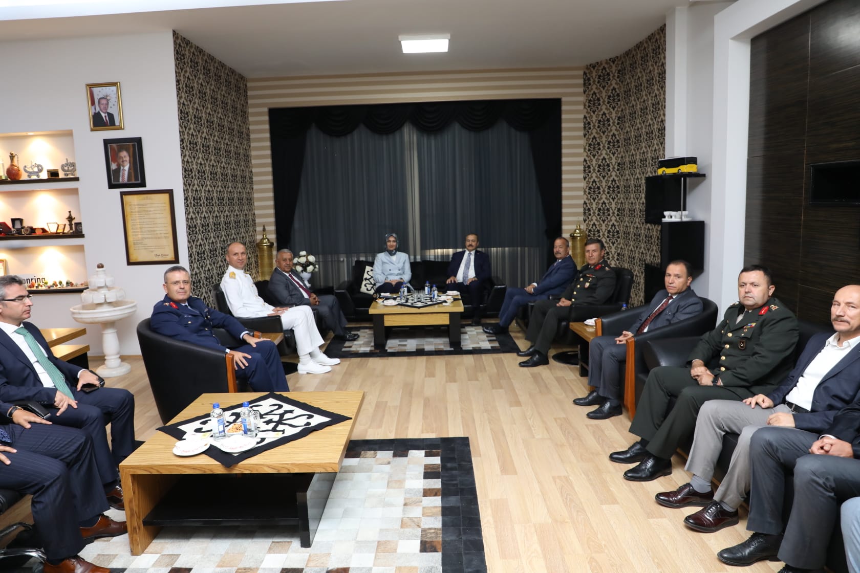 BAKAN ZEYBEK PROTOKOLÜ VE KOMUTANLARI AIRLADI         