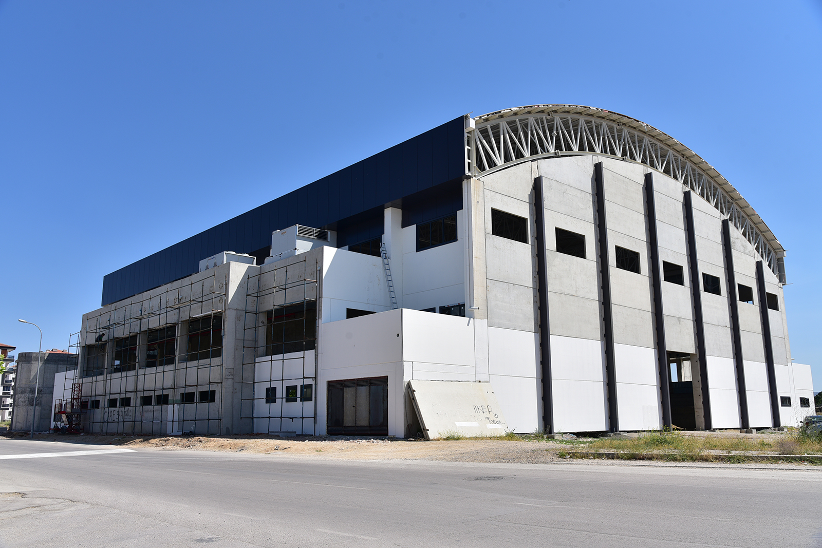 AFYONKARAHSAR, KAPALI SPOR SALONUNA KAVUUYOR Spora ve sporcuya yapt yatrmlarla
