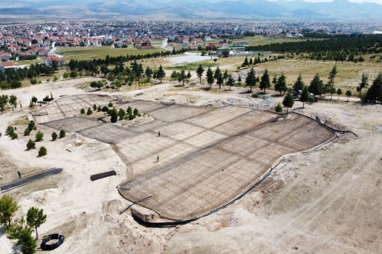 Millet Bahçesinde Çalışmalar Devam Ediyor