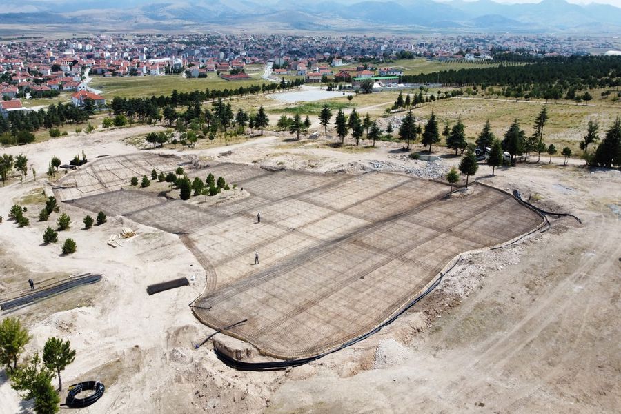 Emirdağ Belediyesi tarafından 300.000 m² alana inşa edilen Millet Bahçesinde