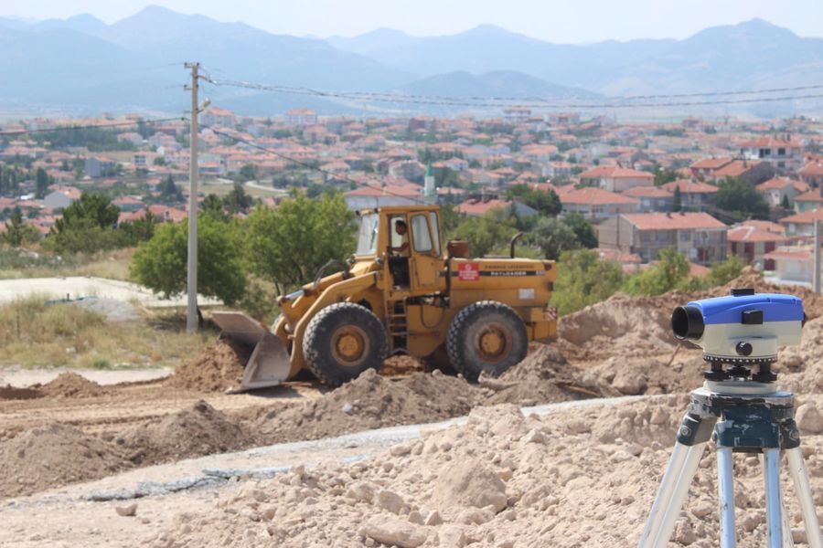 Emirdağ Belediyesi tarafından yapılan Mahmut Çorumlu Yarı Olimpik Yüzme Havuzu’nda