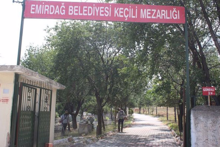 İlçemizin birçok noktasındaki park, bahçe ve yeşil alanların temizliğini düzenli
