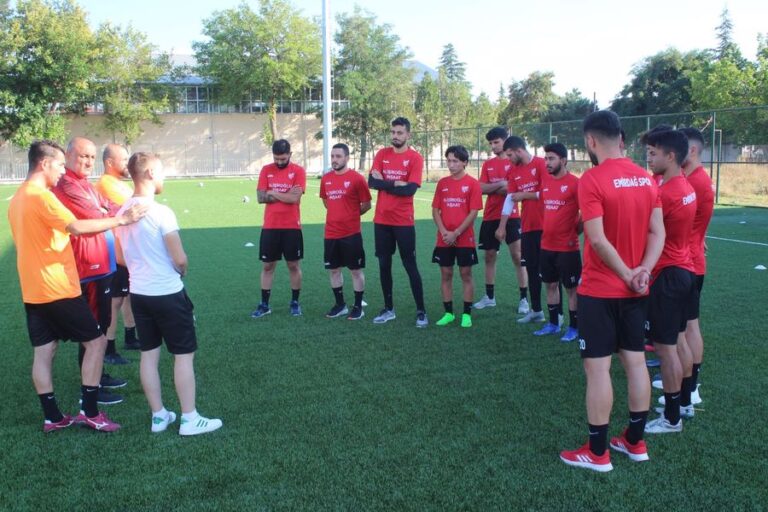 Emirdağ Sporumuz Yeni Teknik Direktörümüz Gürsoy Turan’la Eşliğinde Antrenmanlara Başladı
