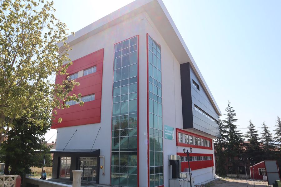 Geleceğimizin , gençlerimiz tarafından şekillendirileceğinin ve bu konuda gençlere destek