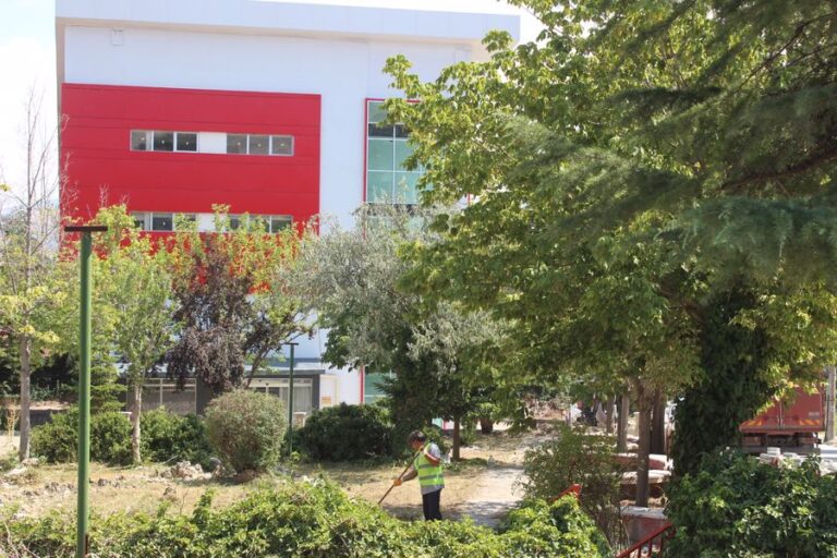 Gençlik Merkezinde Peyzaj Çalışmaları Gerçekleştiriliyor