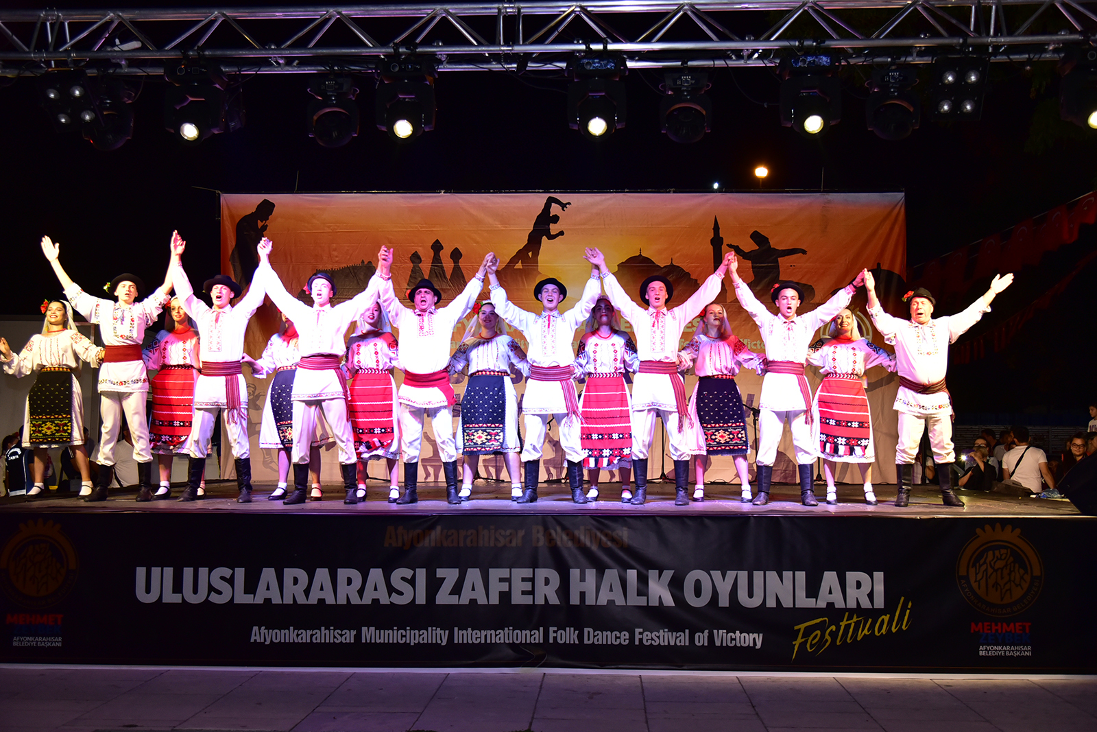 HALK OYUNLARI EKPLERNDEN ZAFER MEYDANI’NDA MUHTEEM GSTER Kadim ehrimiz Afyonkarahisar’da