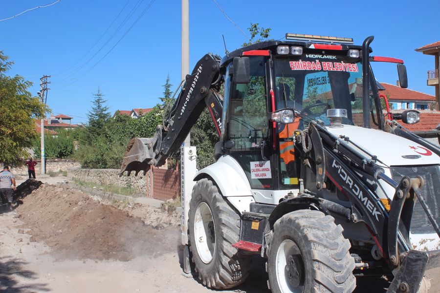 Belediye ekiplerimizin ara vermeden alt yapı sorununu çözüme kavuşturmak için