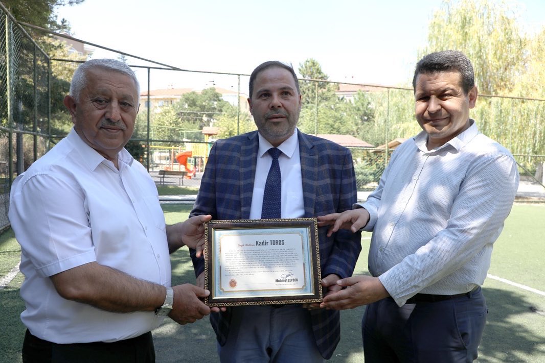 ZEYBEK BAKAN’DAN ÖRNEKEVLER MAHALLES’NE ZYARET            Belediye Bakanmz Mehmet Zeybek