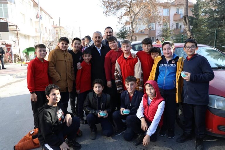 ZEYBEK BAŞKAN NAZMİSAATÇİ MAHALLESİ´Nİ ZİYARET ETTİ