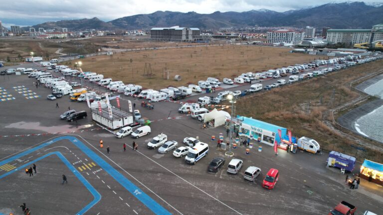 KARAVAN TUTKUNLARI FESTİVALLER ŞEHRİNDE 