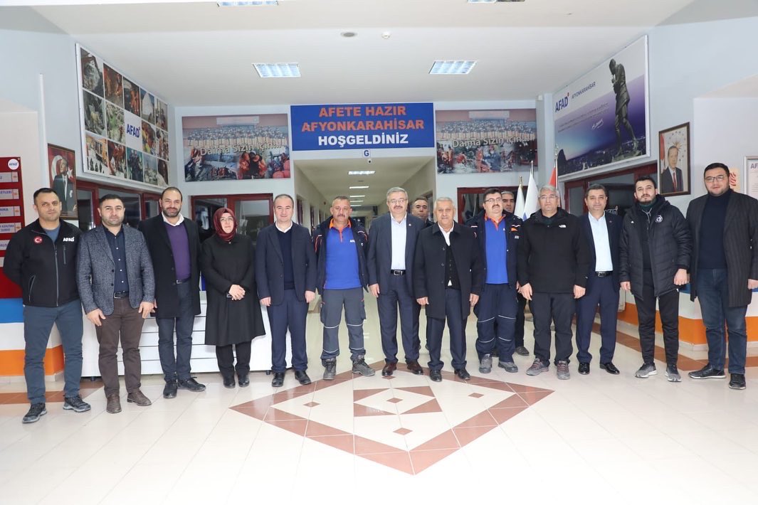 ZEYBEK BAKAN’DAN YEN YIL ZYARETLER       Belediye Bakanmz Mehmet Zeybek