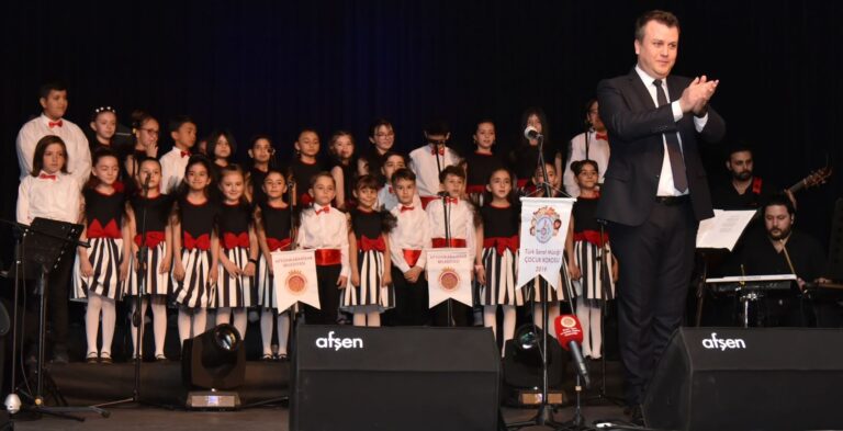 ÇOCUK KOROMUZDAN MUHTEŞEM KONSER