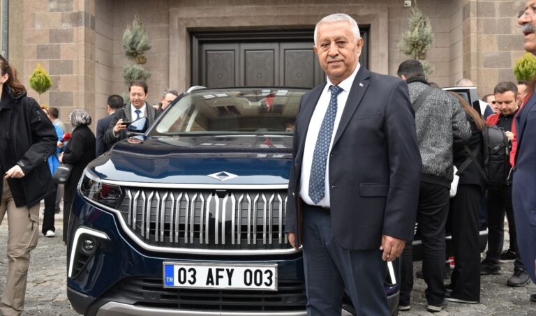 ZEYBEK BAŞKAN TOGG U AFYONKARAHİSARLILARLA BULUŞTURDU