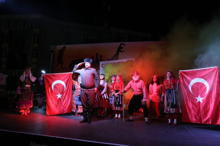 AFYONKARAHİSAR´DA HALK OYUNLARI RÜZGÂRI