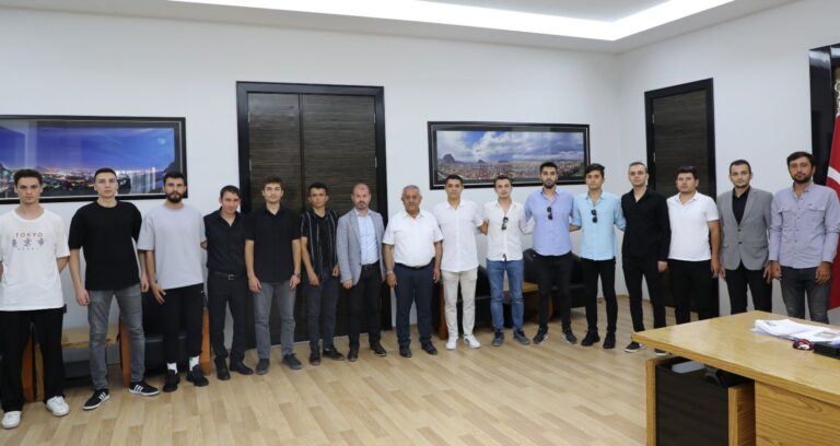 POMEM´E HAZIRLANAN GENÇLERDEN BAŞKANIMIZA TEŞEKKÜR ZİYARETİ