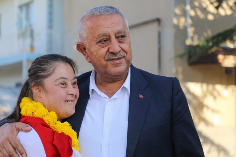 ÖZEL SPORCUYA BAŞKANIMIZDAN ÖZEL KARŞILAMA