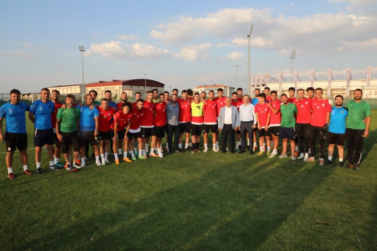 ZEYBEK BAŞKAN´DAN HES İLAÇ AFYONSPOR´A MORAL ZİYARETİ
