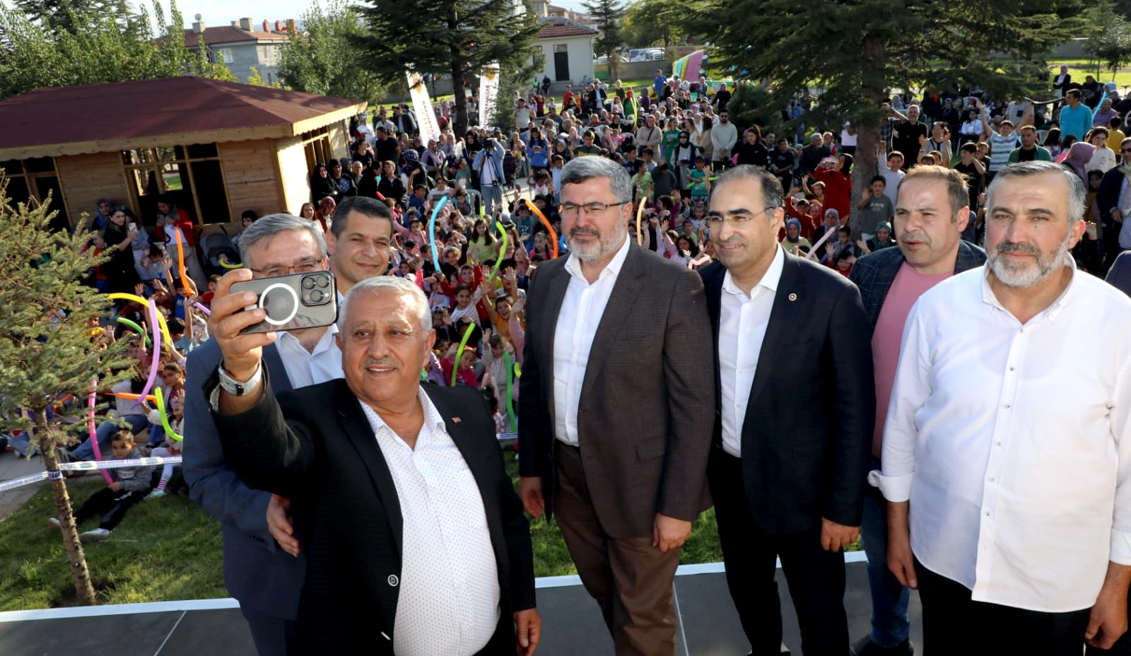ÇOCUK ENLMZ DEVAM EDYOR Afyonkarahisar Belediyesi, birbirinden renkli ve elenceli