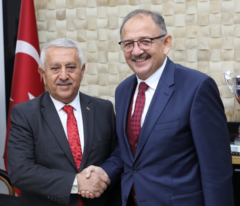 BAKANIMIZ ÖZHASEKİ’DEN ZEYBEK BAŞKAN’A ZİYARET
