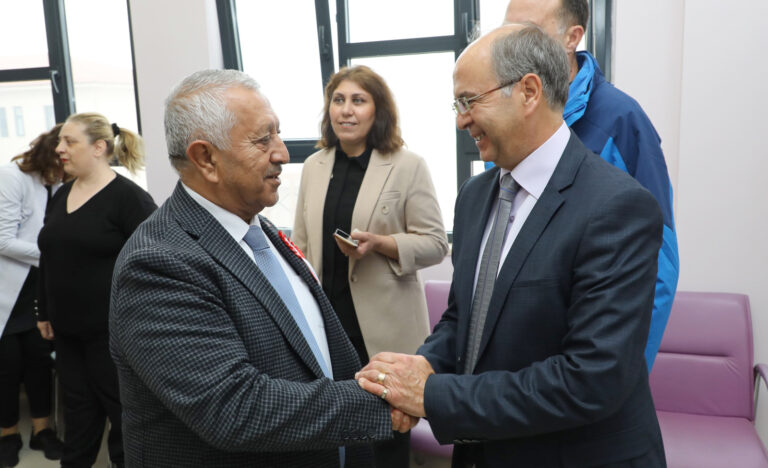 ZEYBEK BAŞKAN, ÖĞRETMENLER GÜNÜ’NDE OKULLARI ZİYARET ETTİ