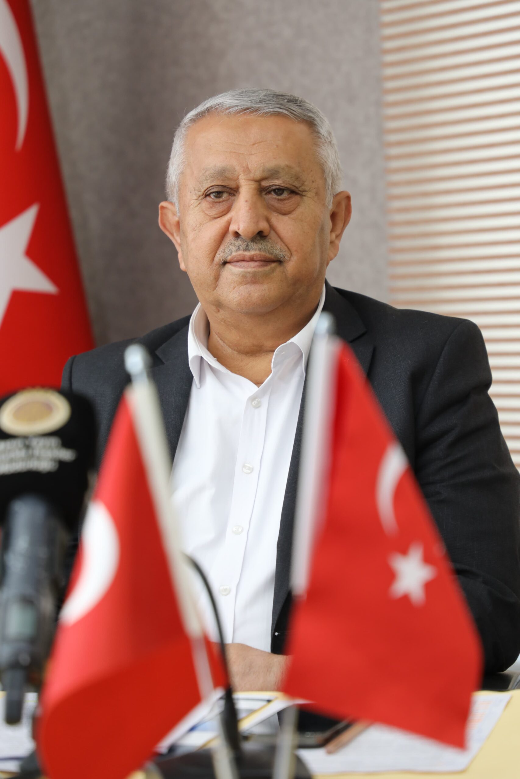 Belediye Meclis Üyelerine seslenen Baþkanýmýz Mehmet Zeybek: “AFYONUMUZA ÝMZA ESERLER