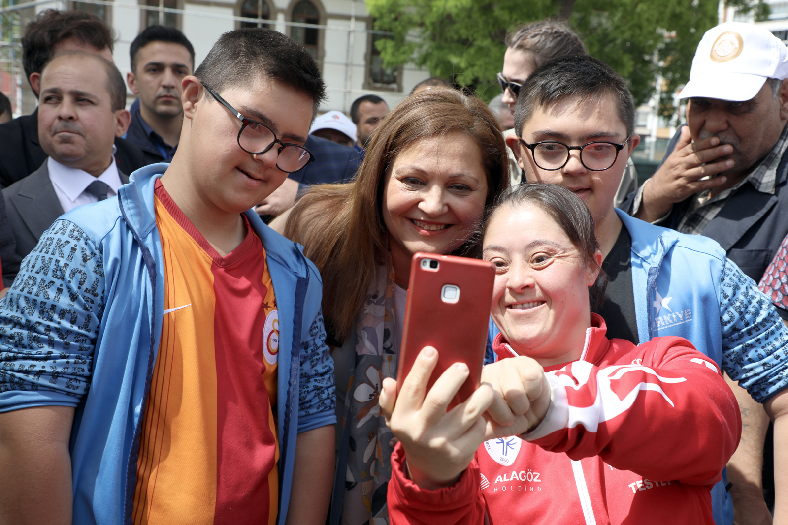 SEVGÝ VARSA ENGEL YOKTUR…   Afyonkarahisar Belediyesi 10-16 Mayýs Engelliler