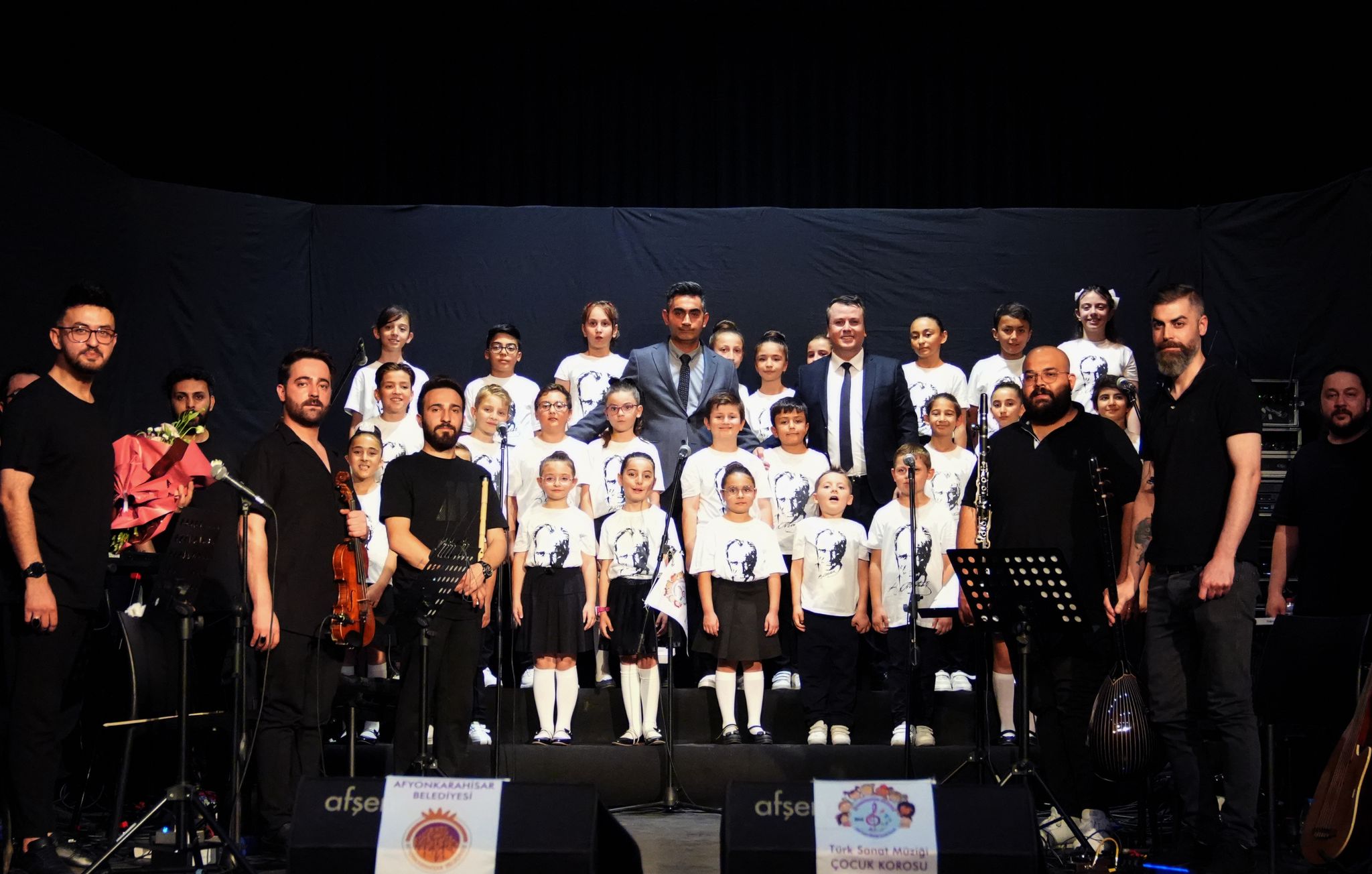 TSM ÇOCUK KOROSUNDAN MUHTEÞEM KONSER Afyonkarahisar Belediyesi Türk Sanat Müziði