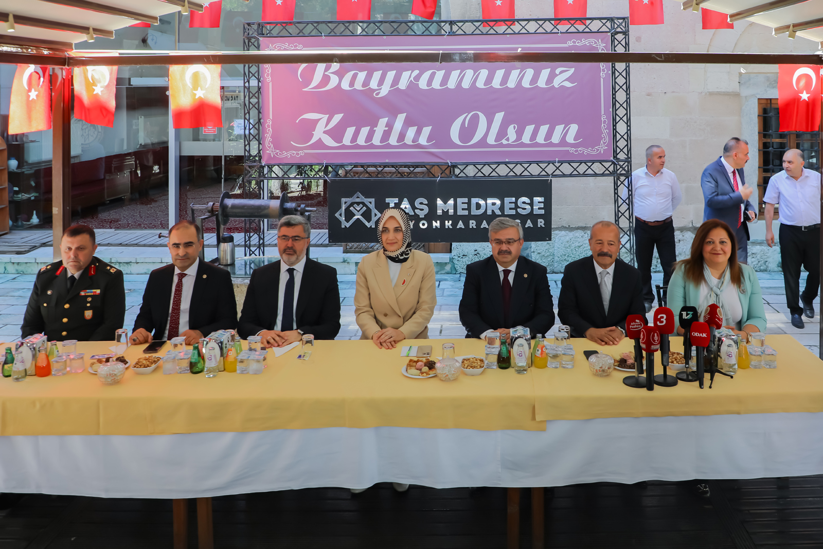 BAYRAMLAMA TÖREN TA MEDRESE’DE DÜZENLEND   Afyonkarahisar Valilii ve Belediyemiz