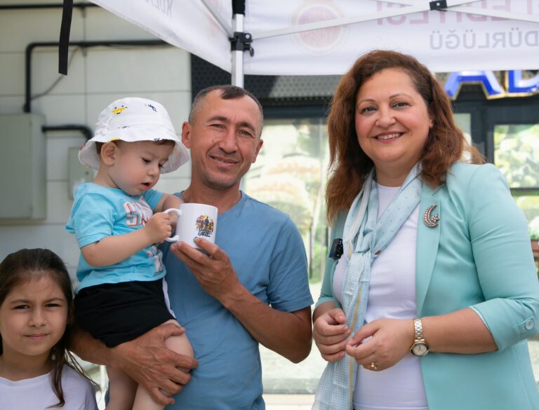 BAŞKANIMIZ BURCU KÖKSAL´DAN “BABALAR GÜNÜ” JESTİ